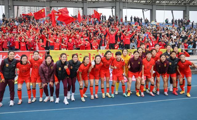 【邀请赛】邵子钦戴帽张馨远射 女足5比1泰国夺冠