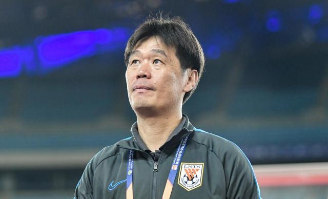 乐鱼网页版登录入口官网-李霄鹏上任面临艰难考验：选球员成难题 归化未知